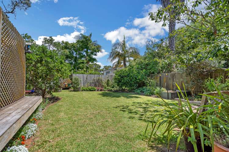 3 Lake Road Devonport_17