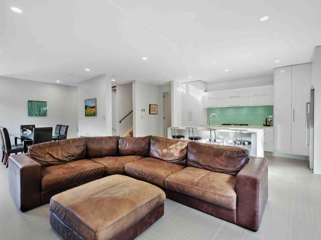 2/107 Aotea Street 1743_4