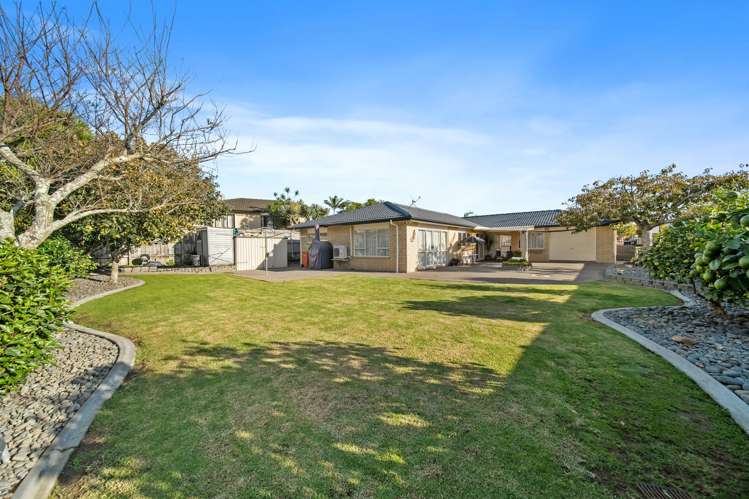 17 Flora Place Wattle Downs_41