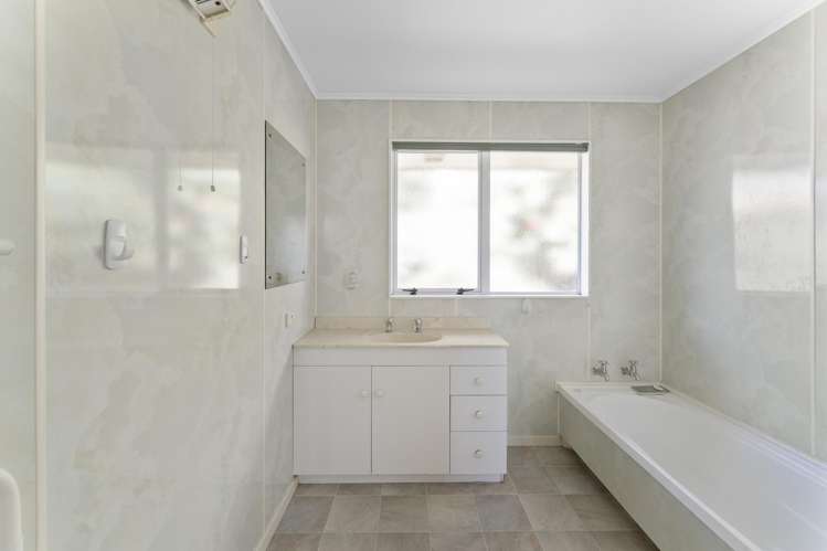 27 Idesia Grove Richmond_24