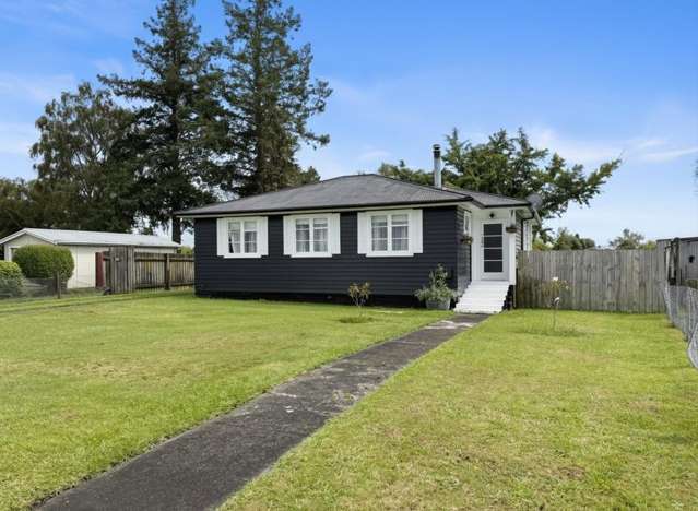 Renovated, stylish living in a private cul-de-sac