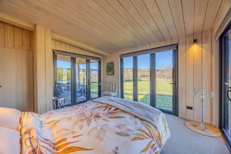 b/19 Monteith Road Wanaka_12