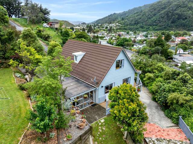 Super Private, Scenic Family Retreat in Picton!