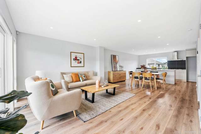 87 Bordeaux Parade Te Atatu South_1