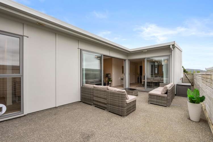 23 Red Beech Avenue Woodridge_12