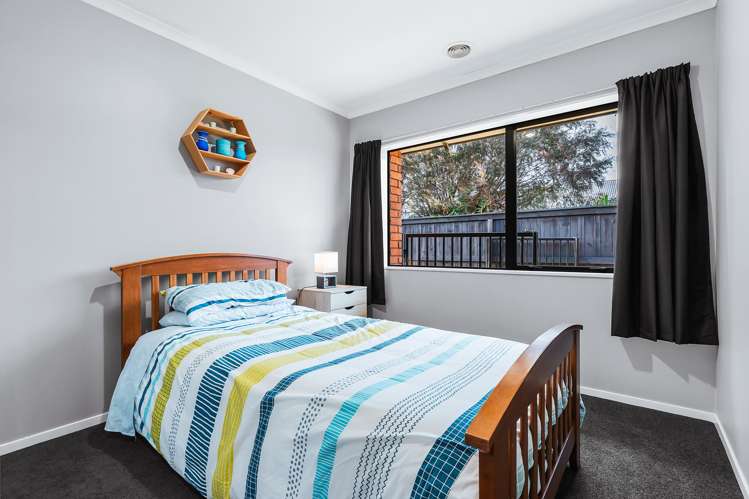 8 De La Mare Drive Leamington_16