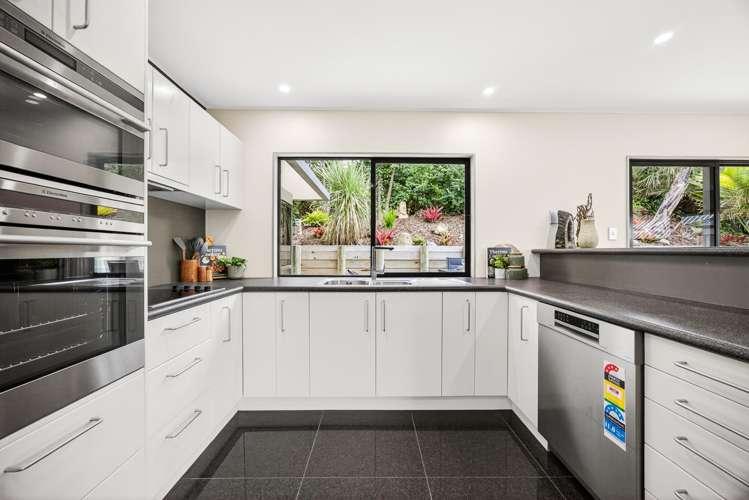 1/70B Carlisle Road Browns Bay_5