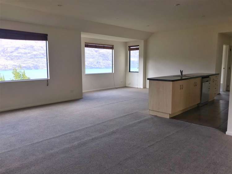 27a Arawata Terrace Fernhill/Sunshine Bay_1