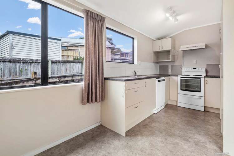 3/7 Duncan Avenue Te Atatu South_4