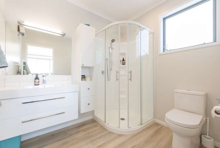 63 Fairose Drive Richmond_11