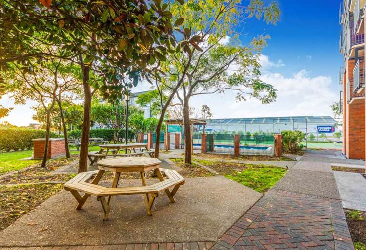 3i/10 Crown Lynn Place New Lynn_11