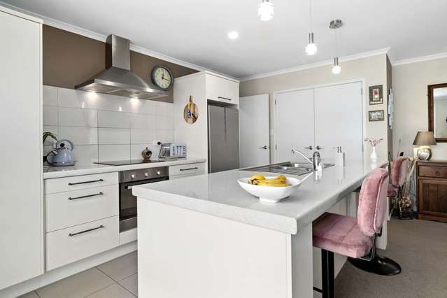 8 Barossa Way Brookfield_4