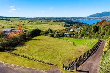 2/110 Acacia Heights Drive_3