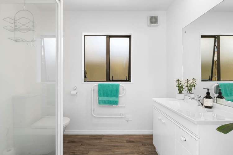 18 Esther Place Red Beach_13