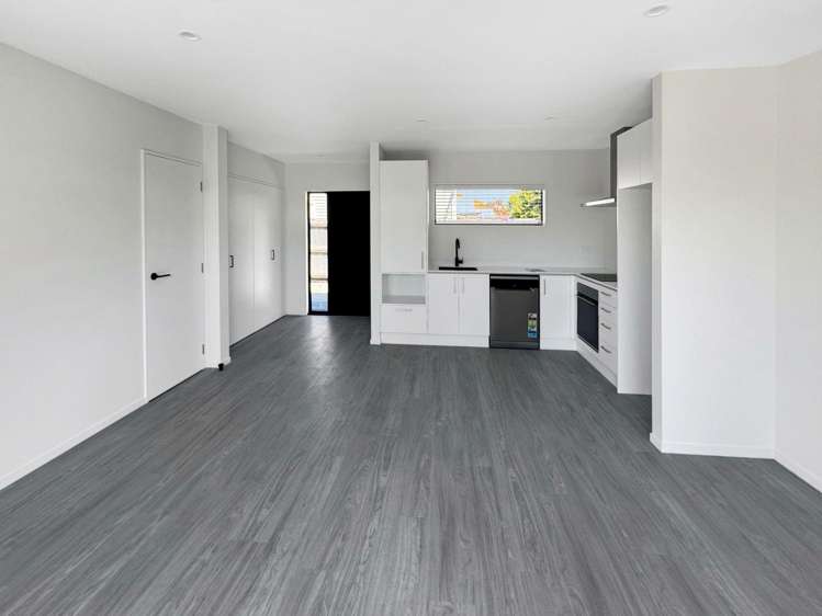 711C Worcester St Linwood_4