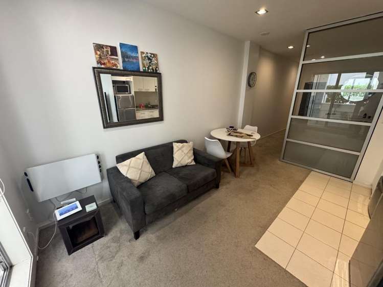 104/85 Beach Road City Centre_3