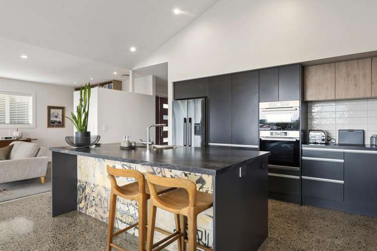 5 Azalea Lane Waipahihi_11