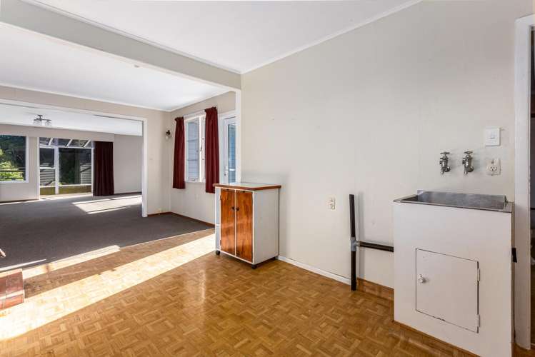 15 Kiriwai Road Paremata_12