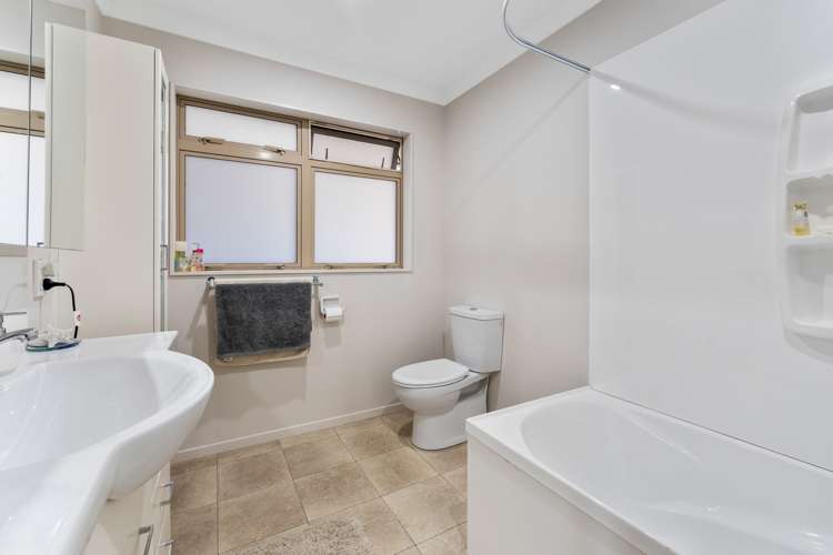 6 Norfolk Place Stoke_12