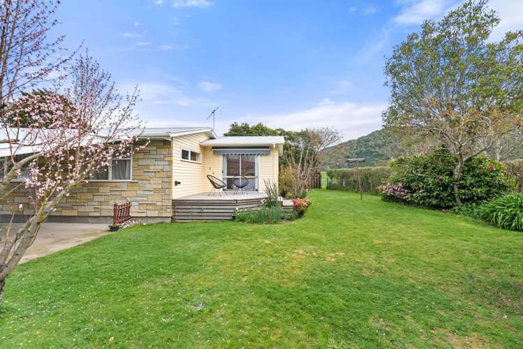 9 Ruapae Grove Trentham_18