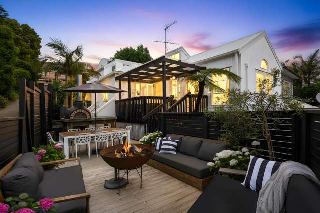 Dual School Zone In Mairangi Bay