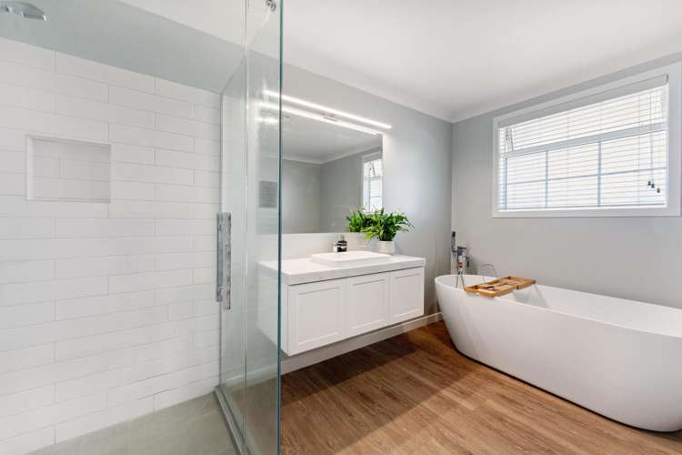 8 Pukatea Lane Kinloch_15