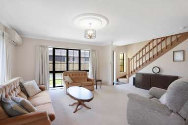 1/63 Manhattan Heights_3