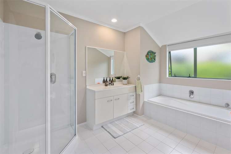 57 Basley Road Owhata_16