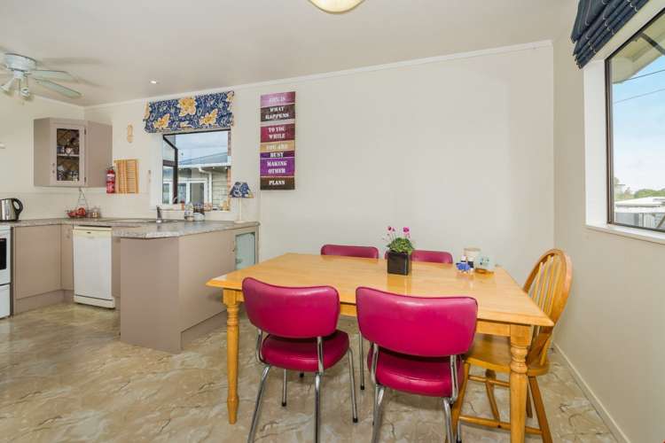 2/294 Birkdale Road Birkdale_6