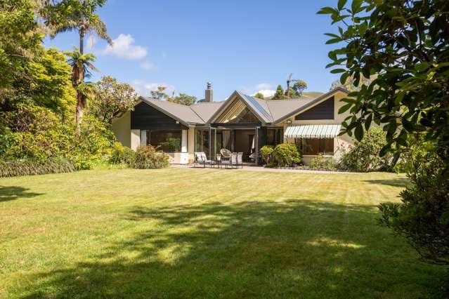 PRESTIGIOUS GARDEN RETREAT IN WAIKANAE