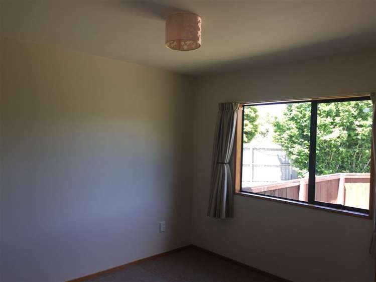 2 School Lane Kirwee_7