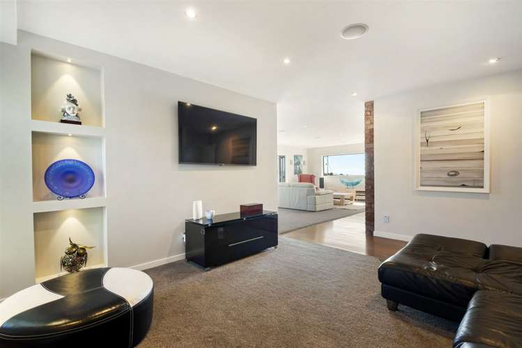 17 Mayfair Crescent Mairangi Bay_10