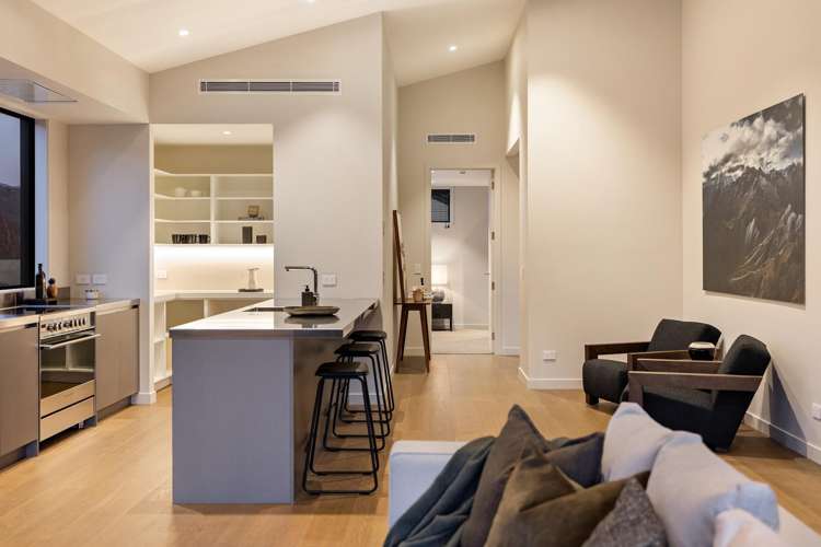 2/4 Pritchard Place_3