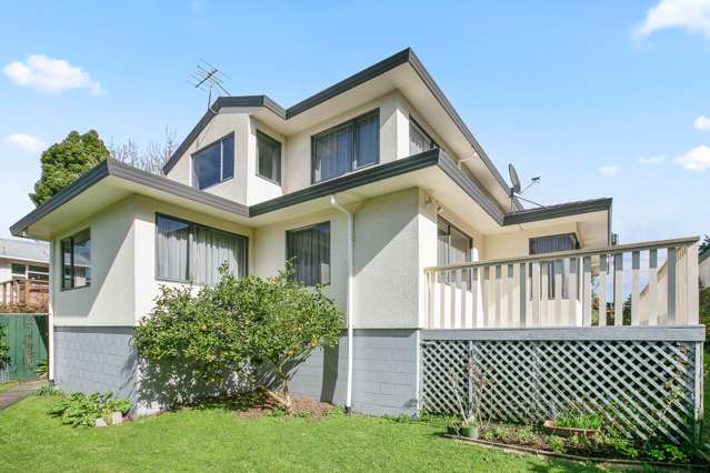 Family Home In The Pukekura Park Zone!