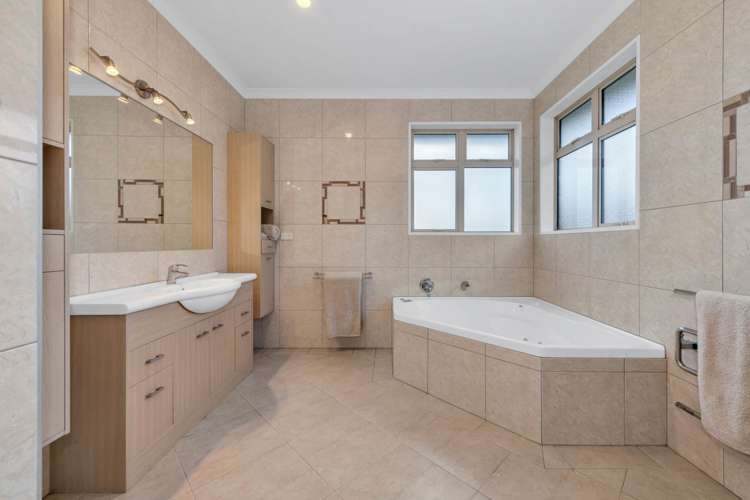 48 Porterfield Road Whitford_28