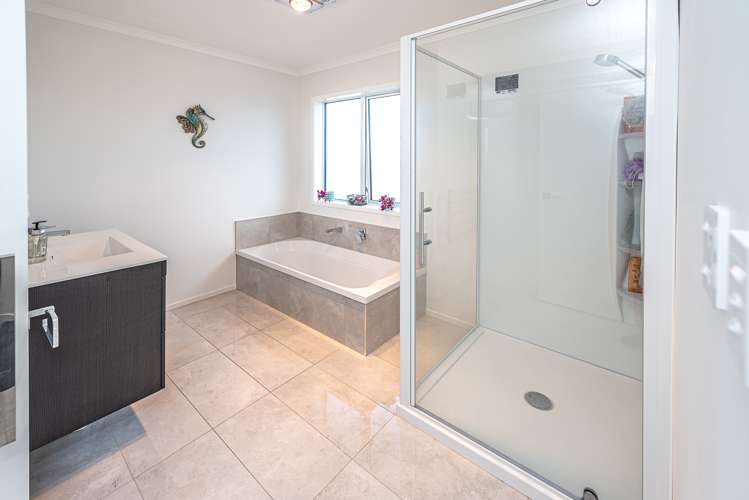 16 Magnolia Crescent Tawhero_14