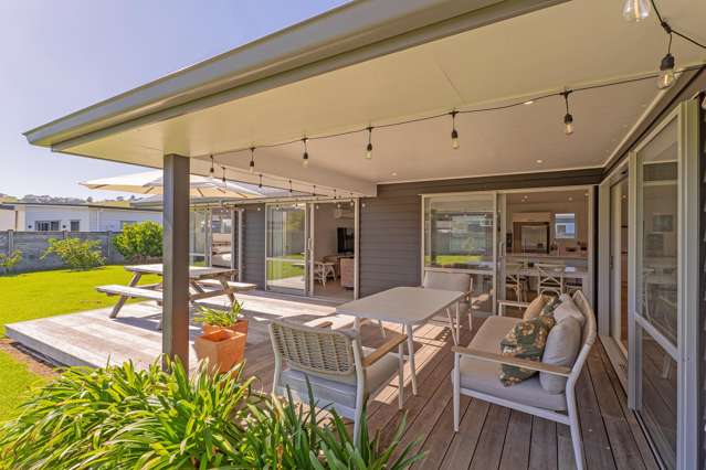 Stylish Coastal Living Near the Beach & Estuary