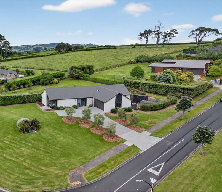 2 Lawrence Carter Drive Bombay_45