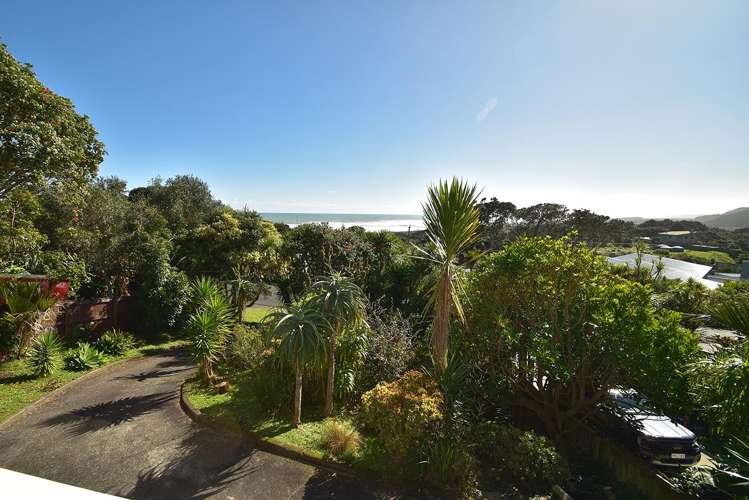 24 Domain Crescent Muriwai_11