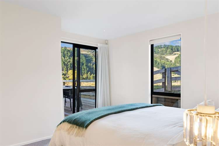 11 Round Hill Rise Cracroft_13