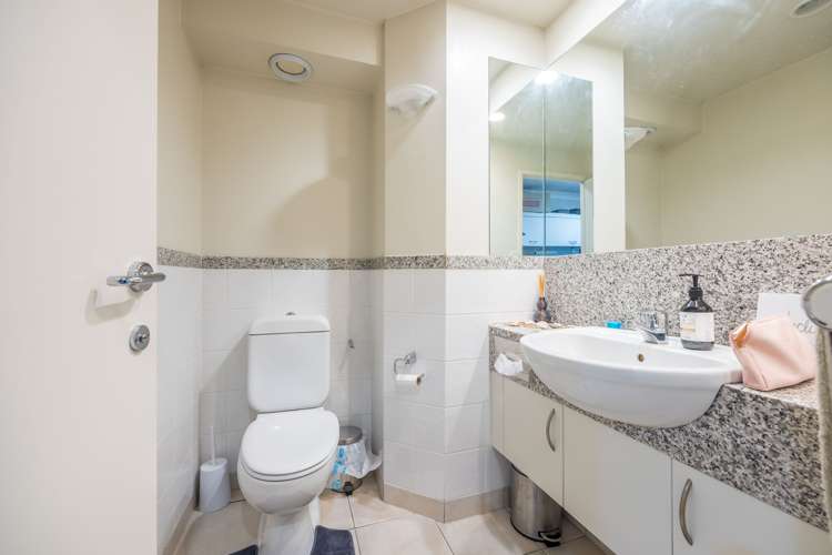 10p/100 Greys Avenue Auckland Central_12