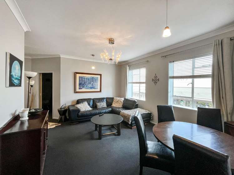113A King Street South 10482_1