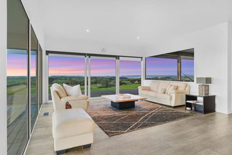 215 J Renall Road Pollok_16