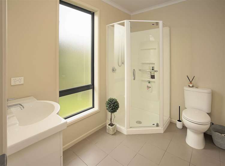 8 Ken Wadsworth Way Stoke_14