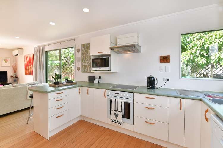 2/10 Ross Crescent Orewa_8