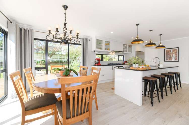 7 Castlewood Grove Blockhouse Bay_10