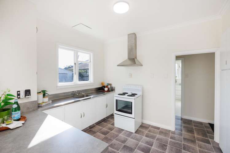 657 Featherston Street Roslyn_5