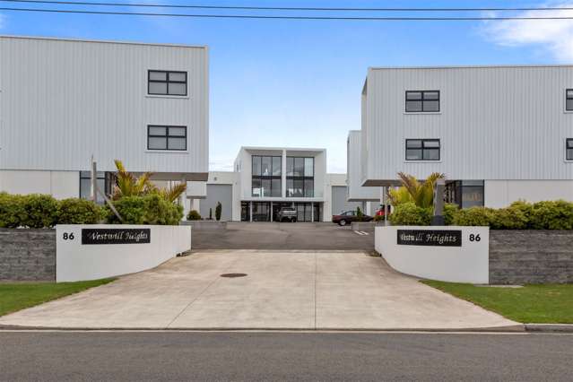 2/86 Hurlstone Drive Taranaki_1