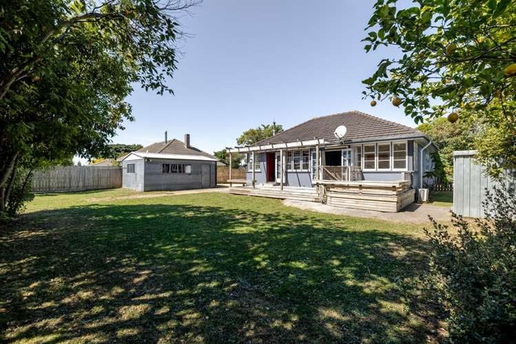 15 Montrose Place Takaro_16