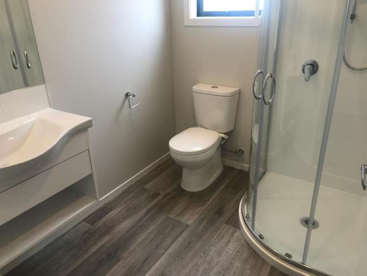 6/2 Lambert Court Glenview_1